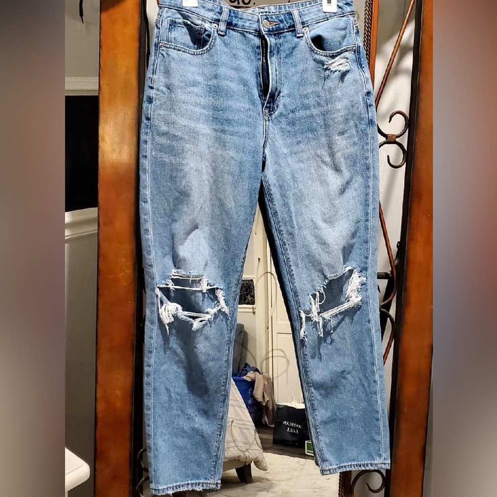 American Eagle Mom Jeans size 8